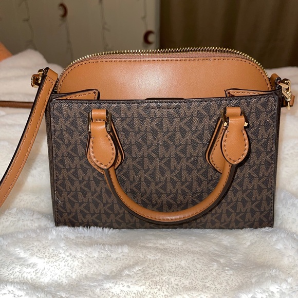 MK Daria 2-in-1 Crossbody Purse - Picture 3 of 7